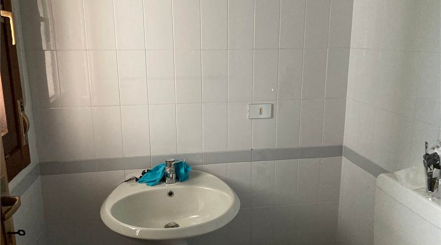 Lavandino - bagno finestrato