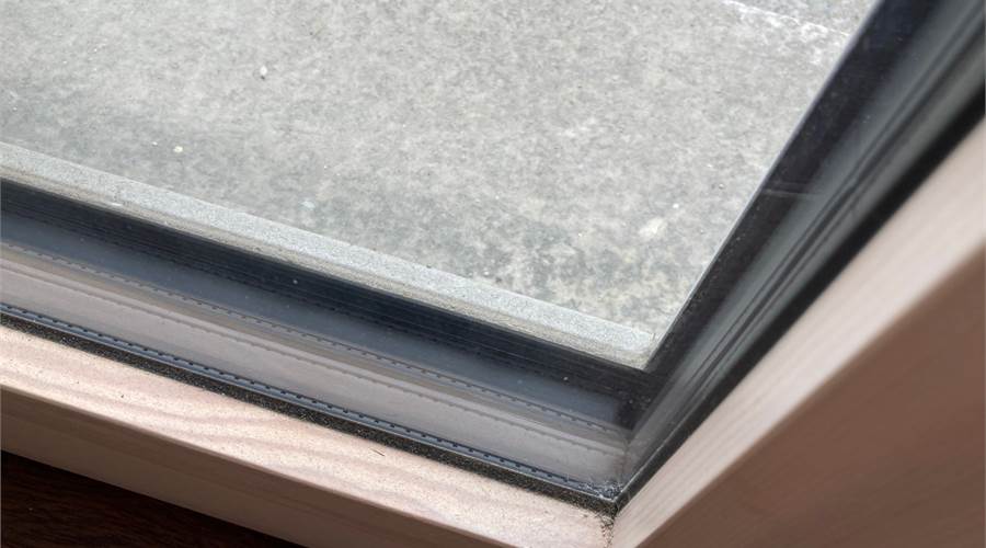 Dettaglio serramento tripli vetri