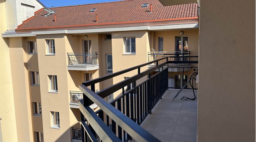 Balcone su cortile interno