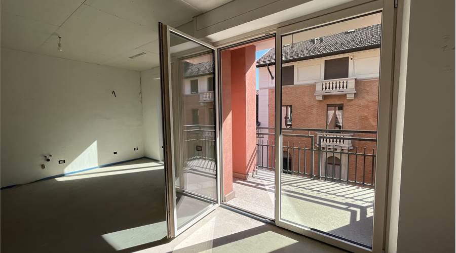 Affaccio esterno a SUD su Via Magenta 