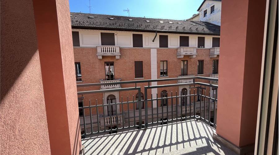 Affaccio esterno a SUD su Via Magenta 